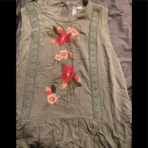 Francesca’s Sleeveless Top